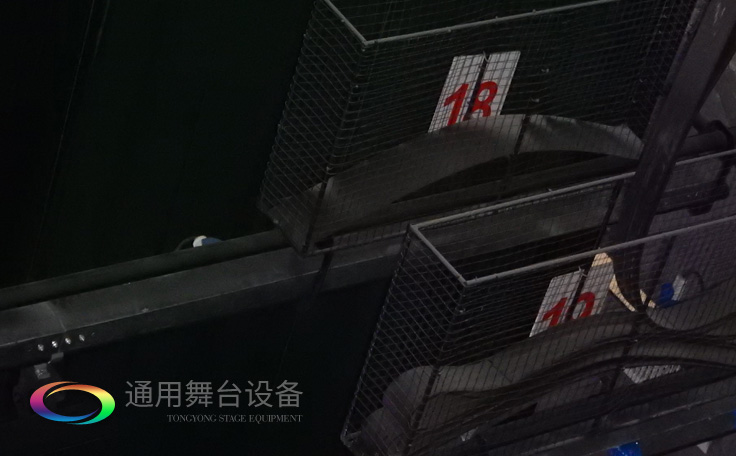 供應(yīng)舞臺(tái)專用電動(dòng)舞臺(tái)吊桿機(jī)，拉幕機(jī)，大卷筒等舞臺(tái)專用機(jī)械設(shè)備