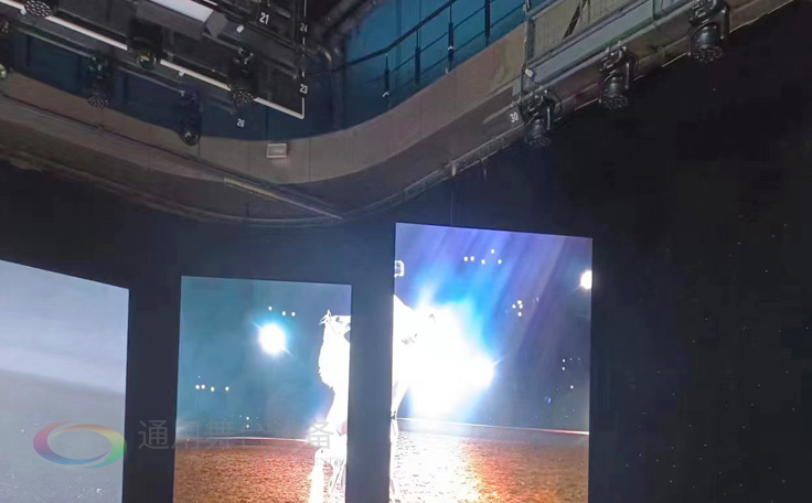 通用舞臺吊桿為曲靖電視臺演播廳提供從系統(tǒng)設(shè)計(jì)、設(shè)備成套、安裝施工、系統(tǒng)調(diào)試及技術(shù)支持一體化服務(wù)