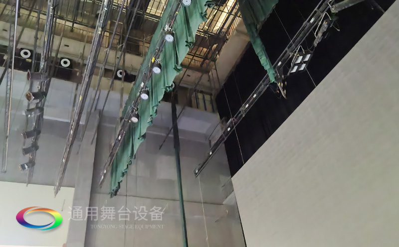 廣西梧州某劇場順利通過項目驗收 項目設計舞臺機械、舞臺吊桿系統(tǒng)、專業(yè)燈光系統(tǒng)等