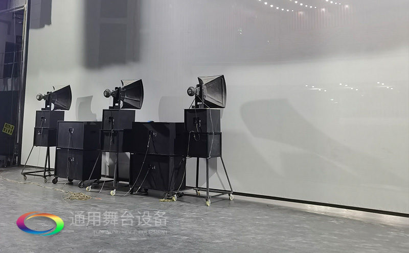 通用舞臺承建：南京曉莊學(xué)院報告廳舞臺項目（舞臺音響、舞臺燈光吊桿、幕布...）
