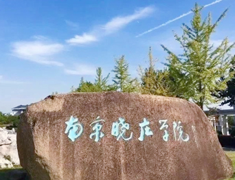 通用舞臺承建：南京曉莊學院報告廳舞臺項目（舞臺音響、舞臺燈光吊桿、幕布...