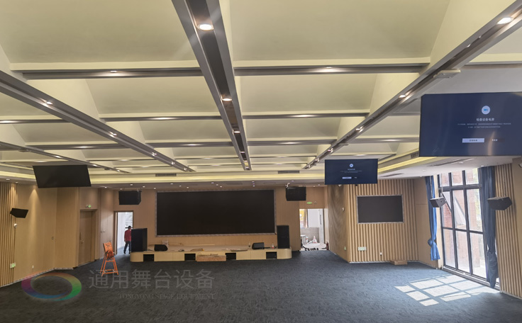 科技賦能，匠心筑造 通用舞臺(tái)吊桿承建南京某學(xué)院報(bào)告廳即將圓滿交付，打造現(xiàn)代化多功能學(xué)術(shù)殿堂