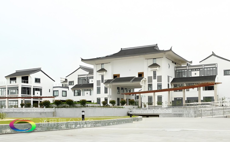 戴南文化藝術(shù)中心禮堂舞臺(tái)設(shè)備、舞臺(tái)阻燃幕布全面升級(jí) 賦能多元藝術(shù)呈現(xiàn)