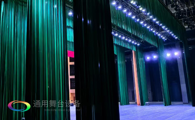 助力教育領(lǐng)域舞臺(tái)建設(shè)，推動(dòng)校園文化發(fā)展！星海中學(xué)報(bào)告廳幕布、舞臺(tái)吊桿等建設(shè)項(xiàng)目