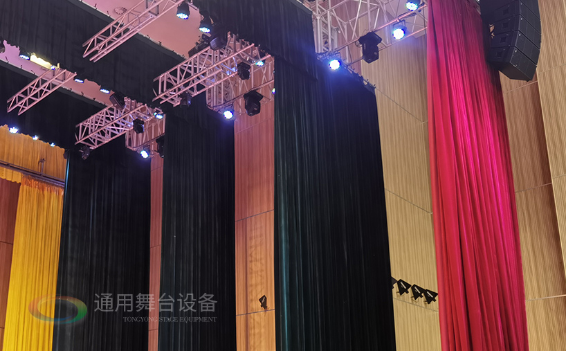 舞臺幕布怎么選？不同場景舞臺幕布選型與配置方案解析